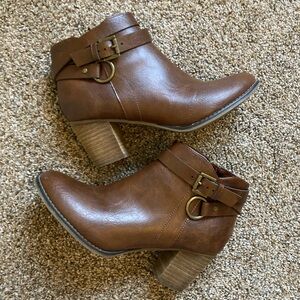 Michael by Michael Shannon brown ankle boots (8.5)